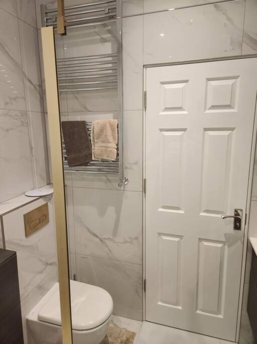 Newly Refurbished 2 Bed Apartment In Paddington ロンドン エクステリア 写真